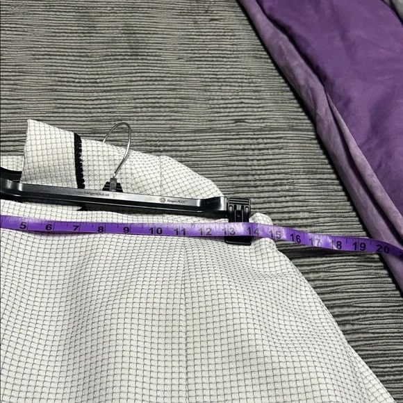 Black Brown 1826 Textured White Blazer with Black Accents - Picture 7 of 7